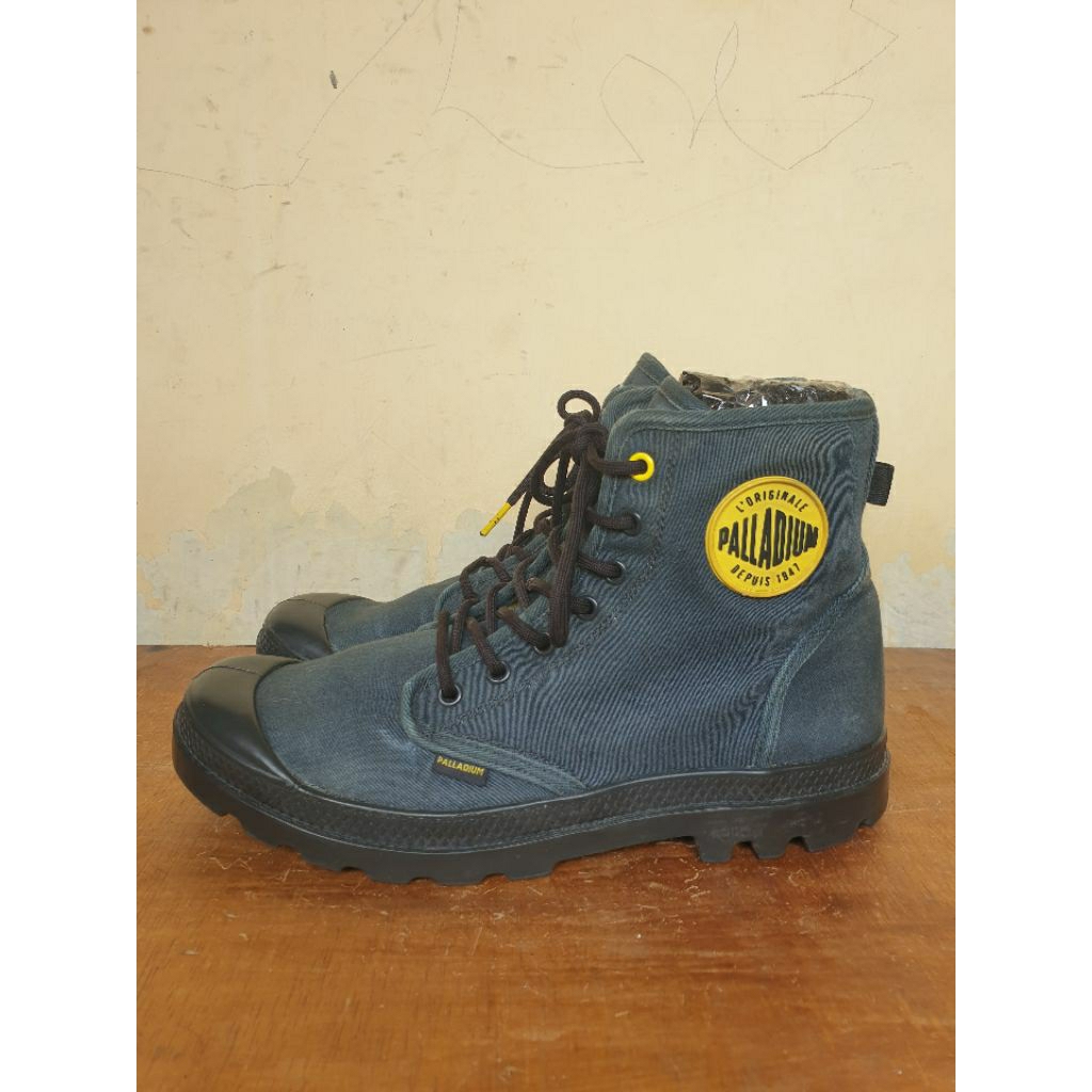 Sepatu Boots Palladium Pampa Fest Pack Smiley Size 43
