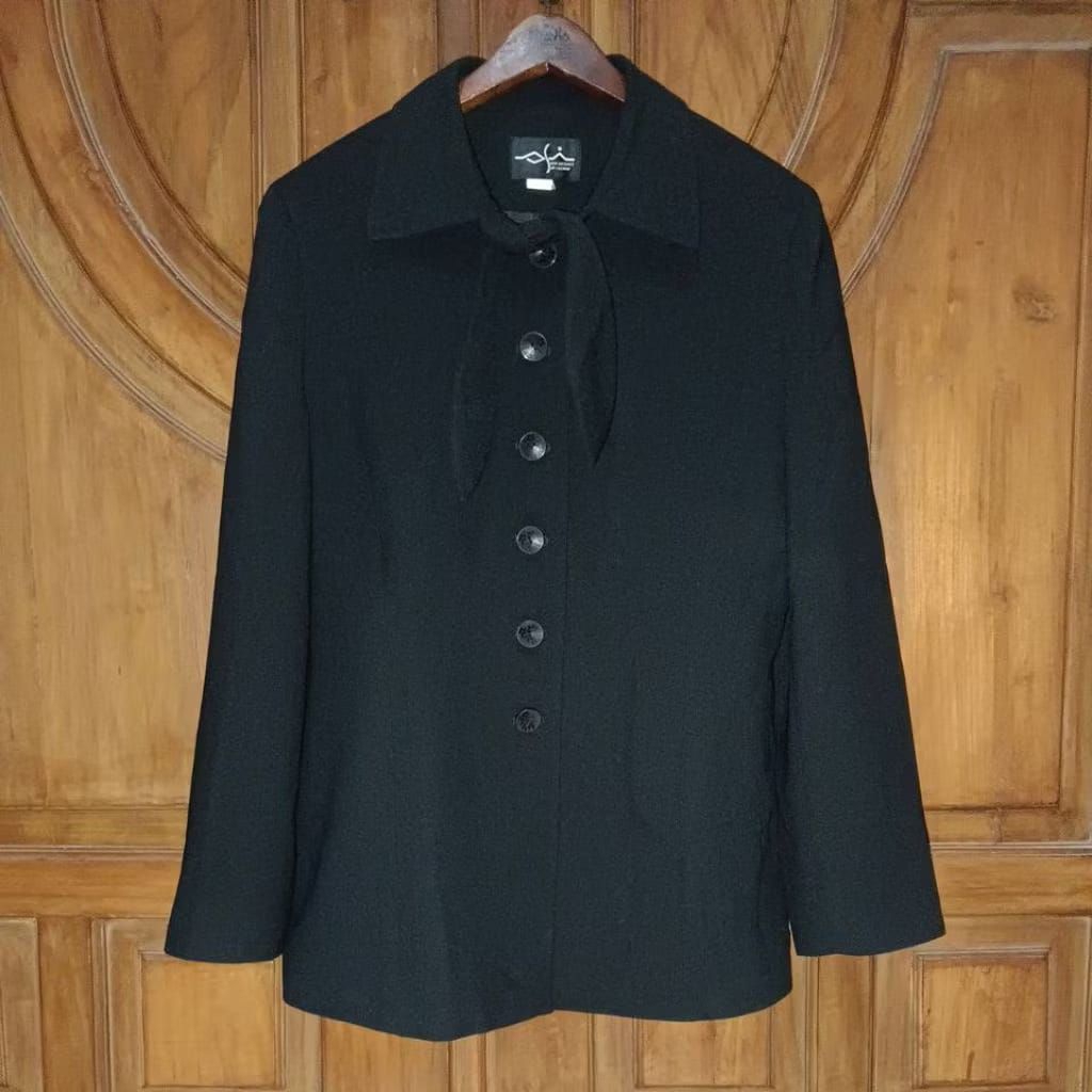 PRELOVED Blazer Jaket Slimfit Wanita Hitam Kerah Pita Bigsize LD 100 (Reject)