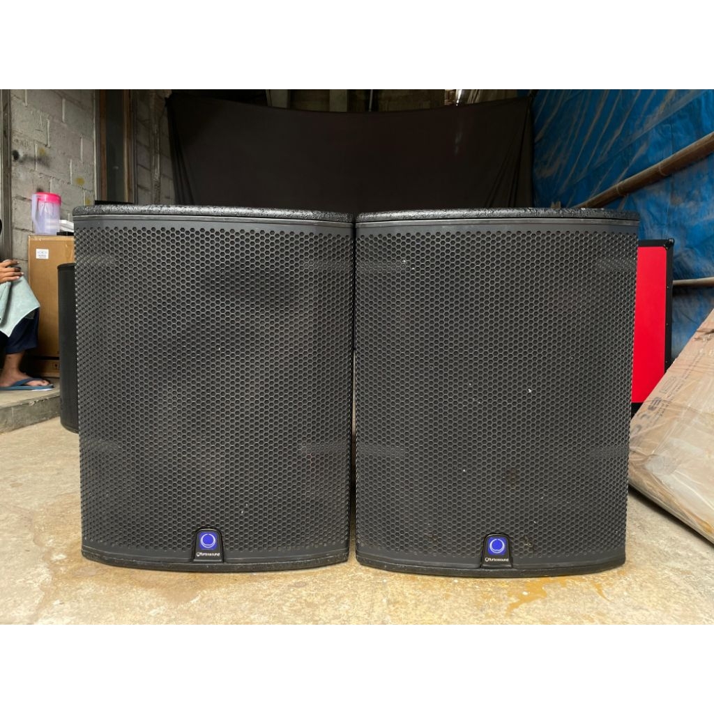 Turbosound IQ18B