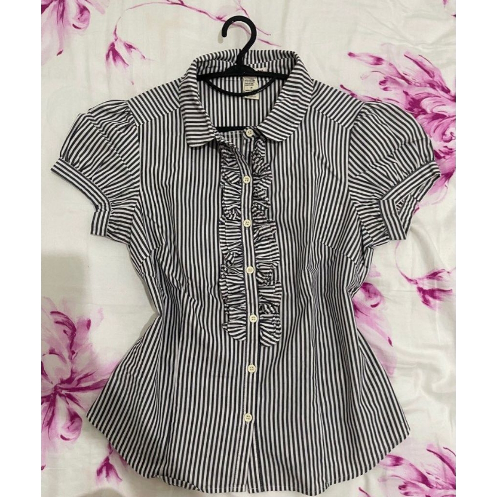 Kemeja strip salur lengan puff