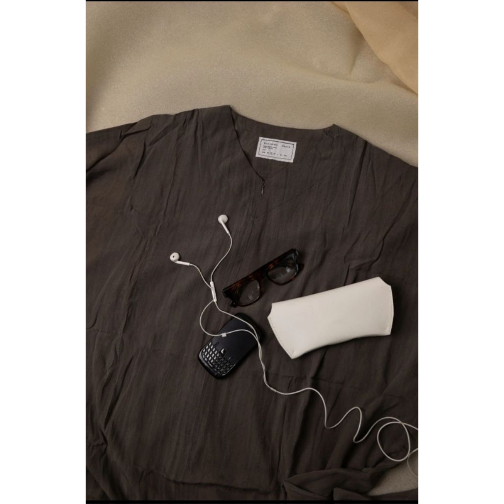 Timeless abaya by Elmadina bkn Aljenna Itsar