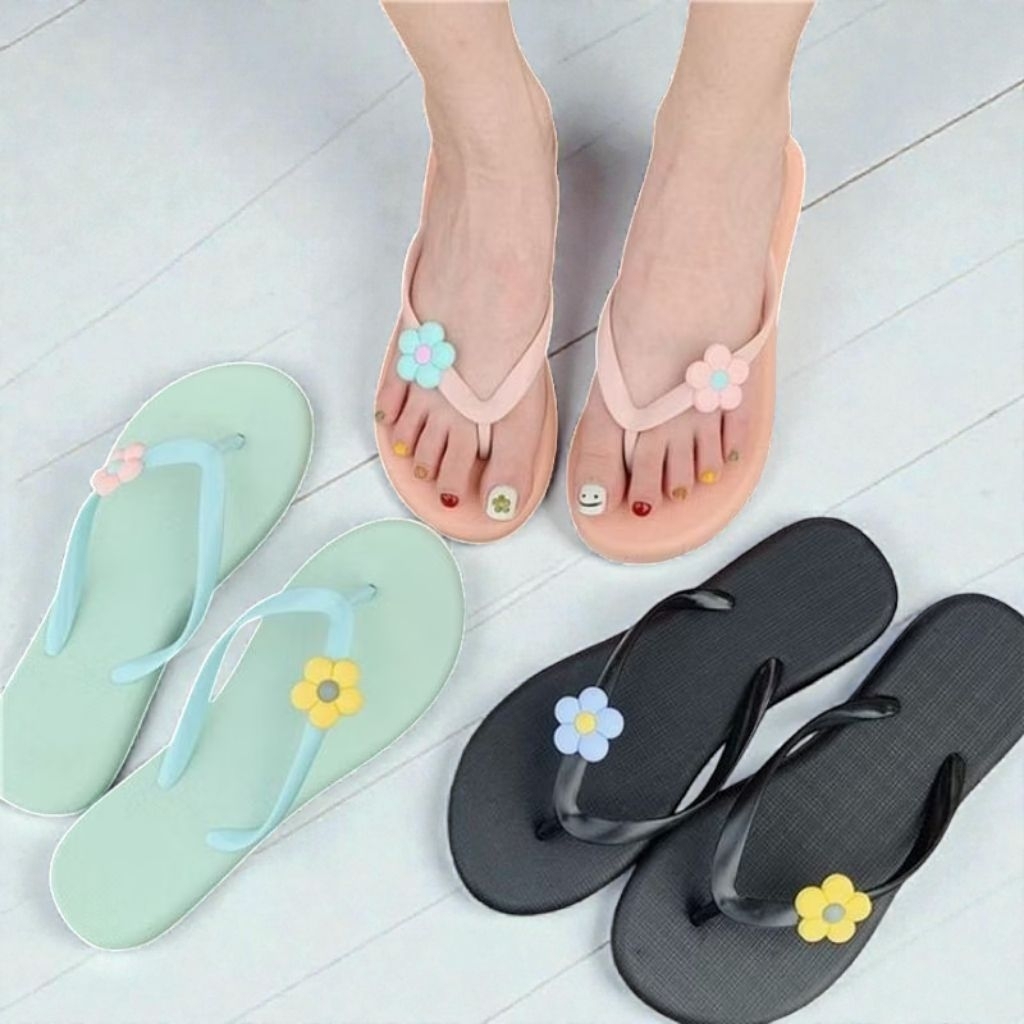 sandal jepit wanita terbaru, sandal jepit motif bunga di tali.
