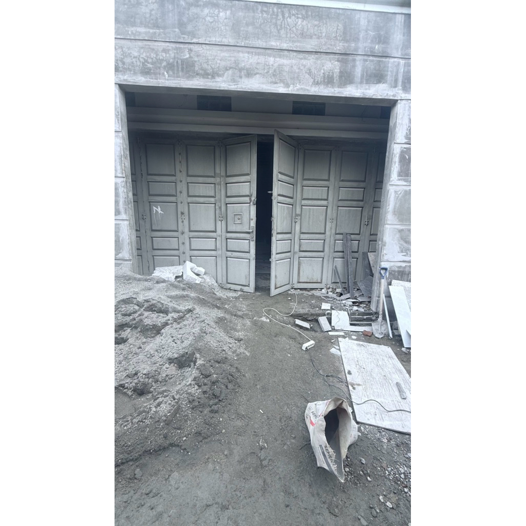 pintu press 8daun pintu besi kokoh masi bagus