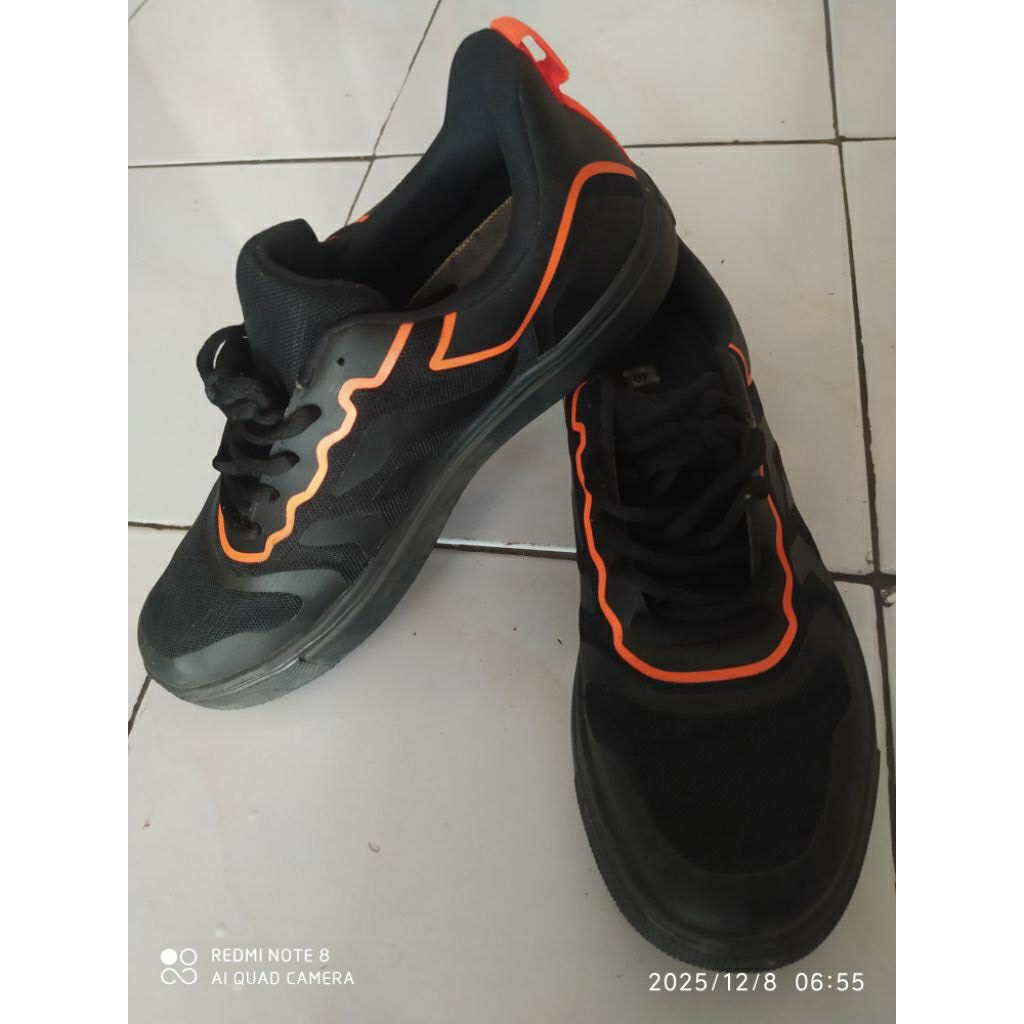 sepatu pria outdoor eksport original 100% bekas layak pakai normal berkualitas
