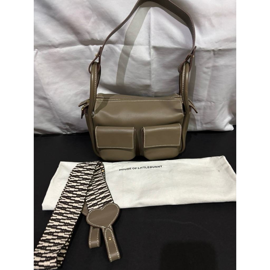 Little bunny brick preloved