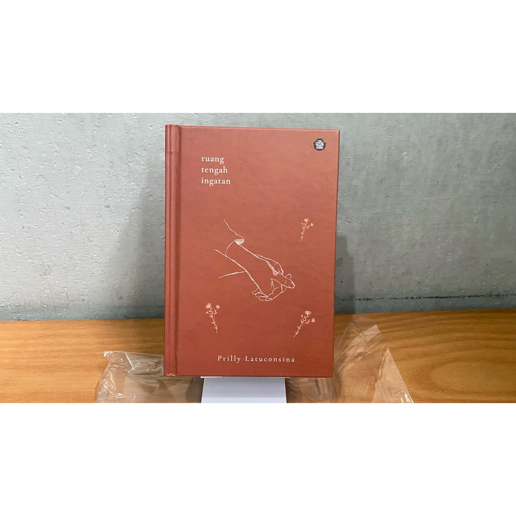 Buku Ruang Tengah Ingatan - Prilly Latuconsina - Quotes - Mizan Jakarta