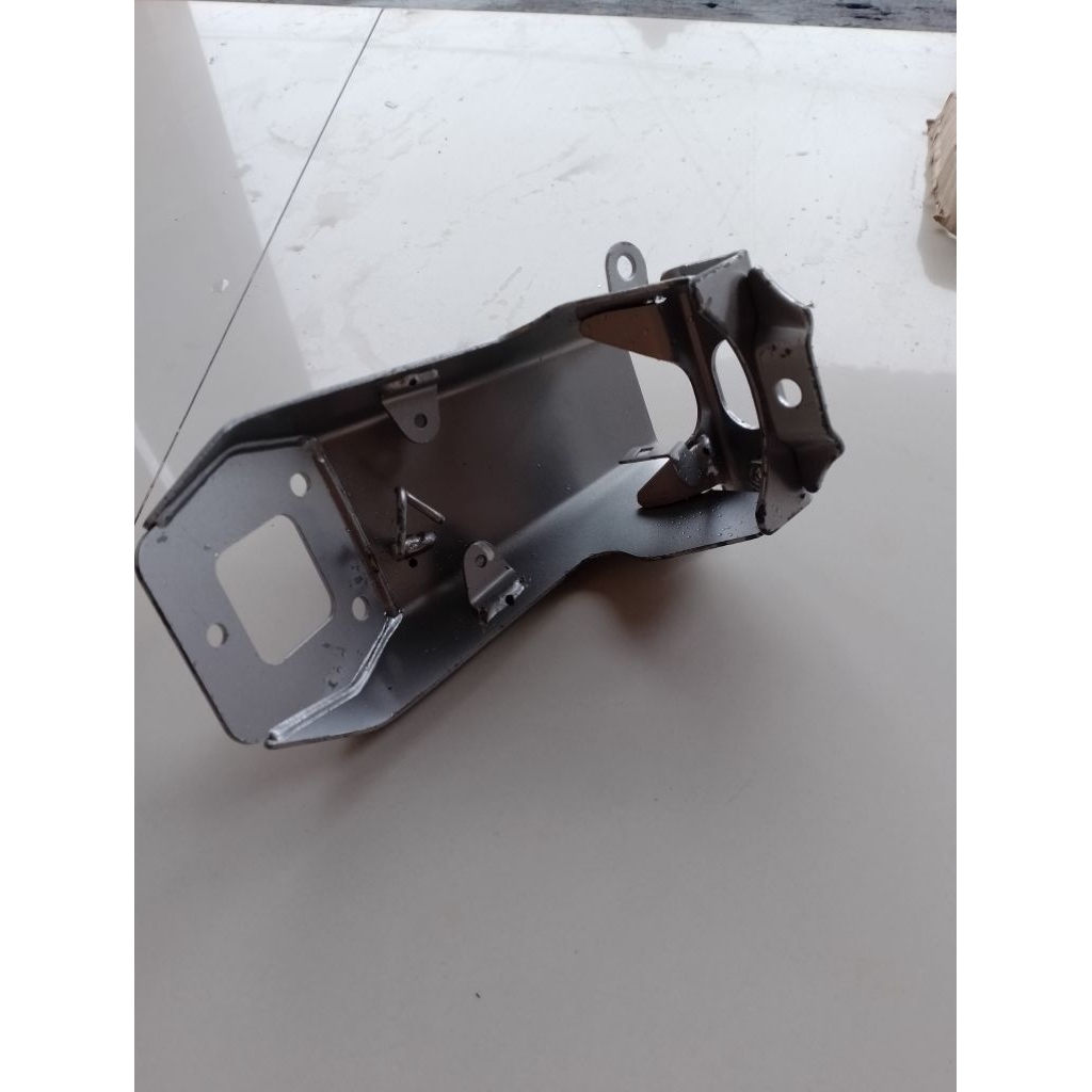 bracket besi dudukan spakbor/slebor belakang Vario 125/150 LED 2017-2023 asli bekas second