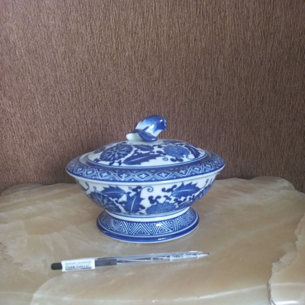 Mangkok Keramik Bertutup