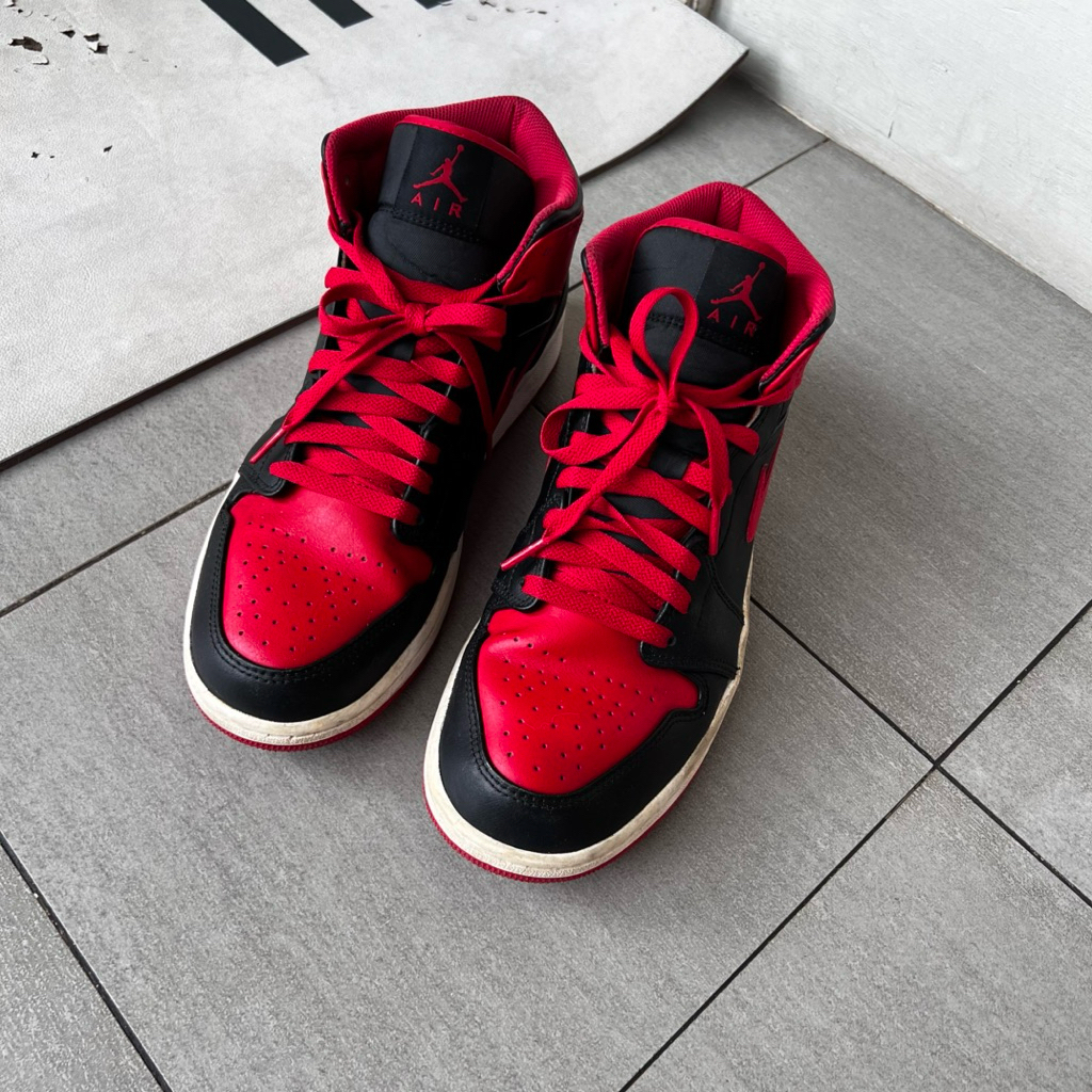 Preloved Second Nike Air Jordan Shoes 1 Mid red sepatu ori