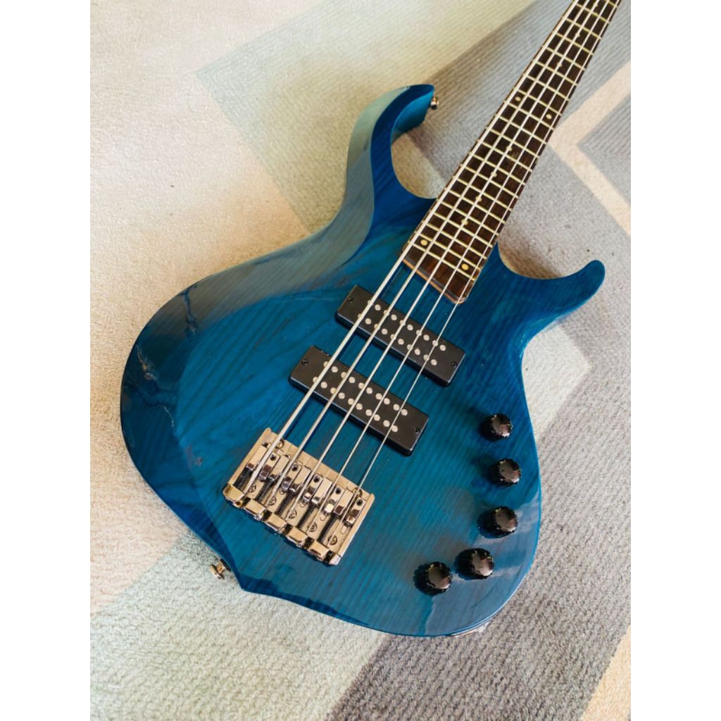 Bass Model Marcus Miller 5string preamp aktive