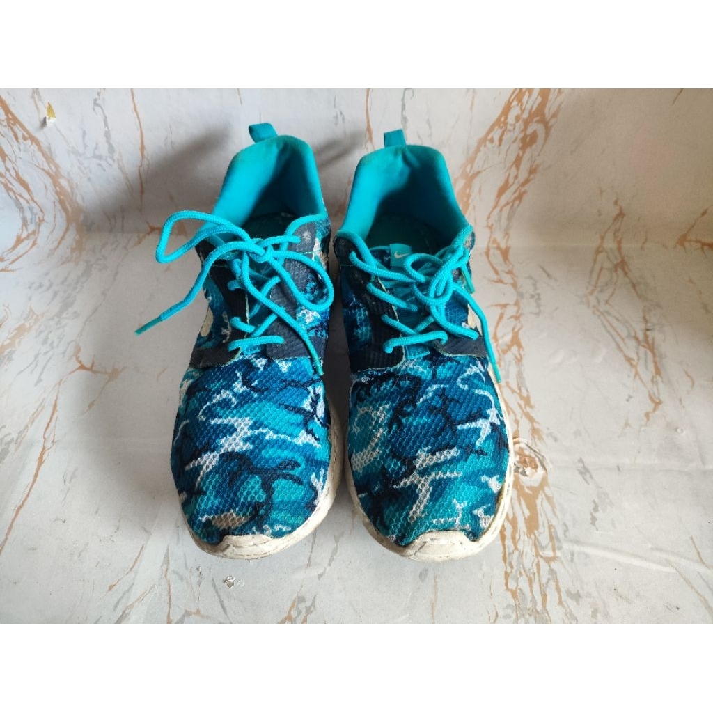 sepatu nike camo biru