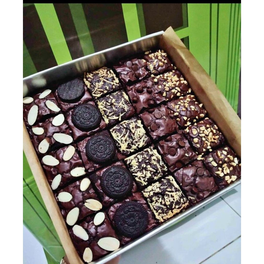 fudgy brownies premium 20x20