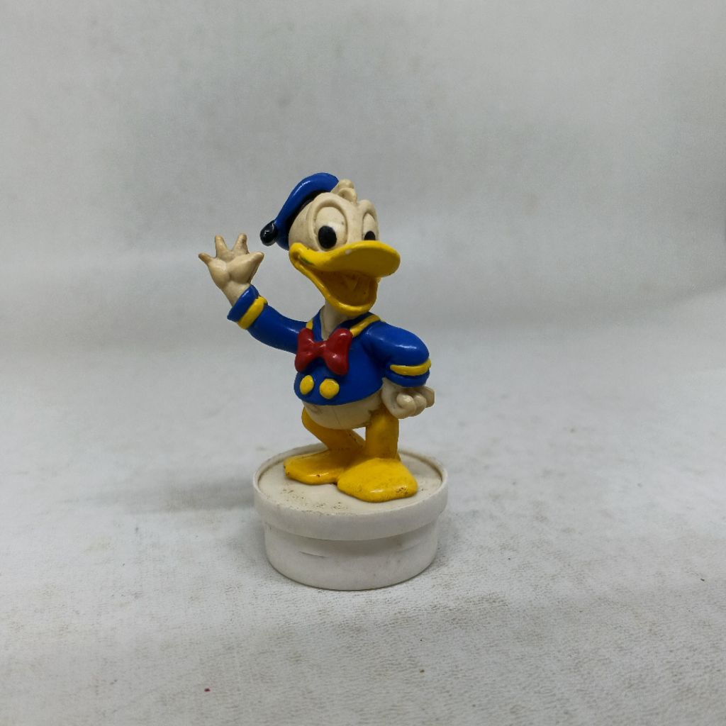 Pajangan Figure Donal Bebek Pose