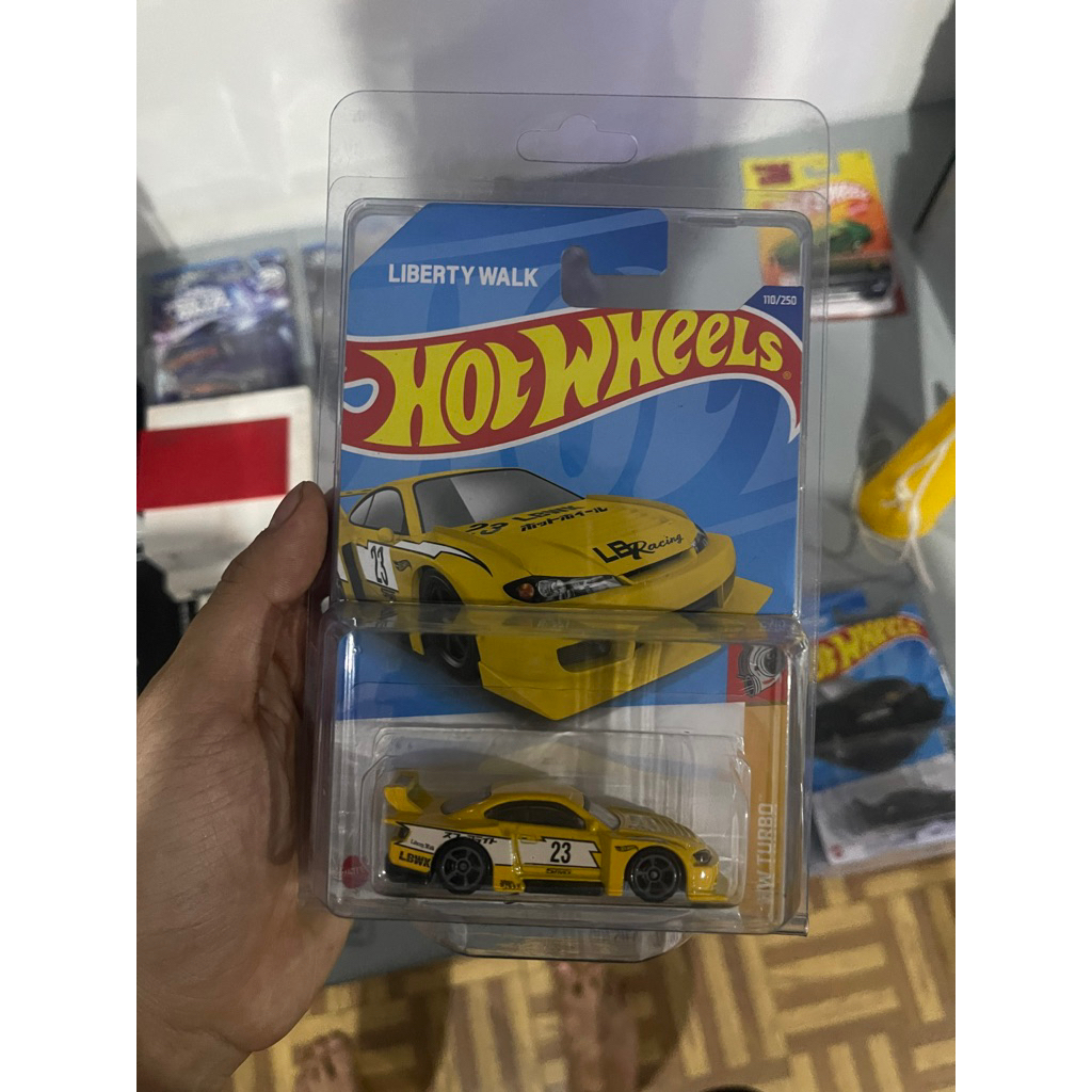 Hotwheels lbwk kuning (free protector)
