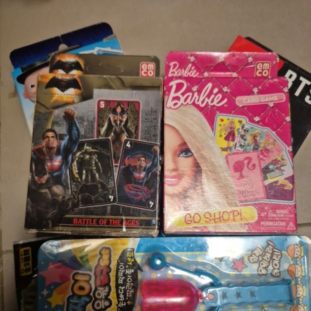 Mainan Kartu Card Game Barbie Go Shop Batman vs Superman Battle of the Ages Uno Mini Travel Purse Si