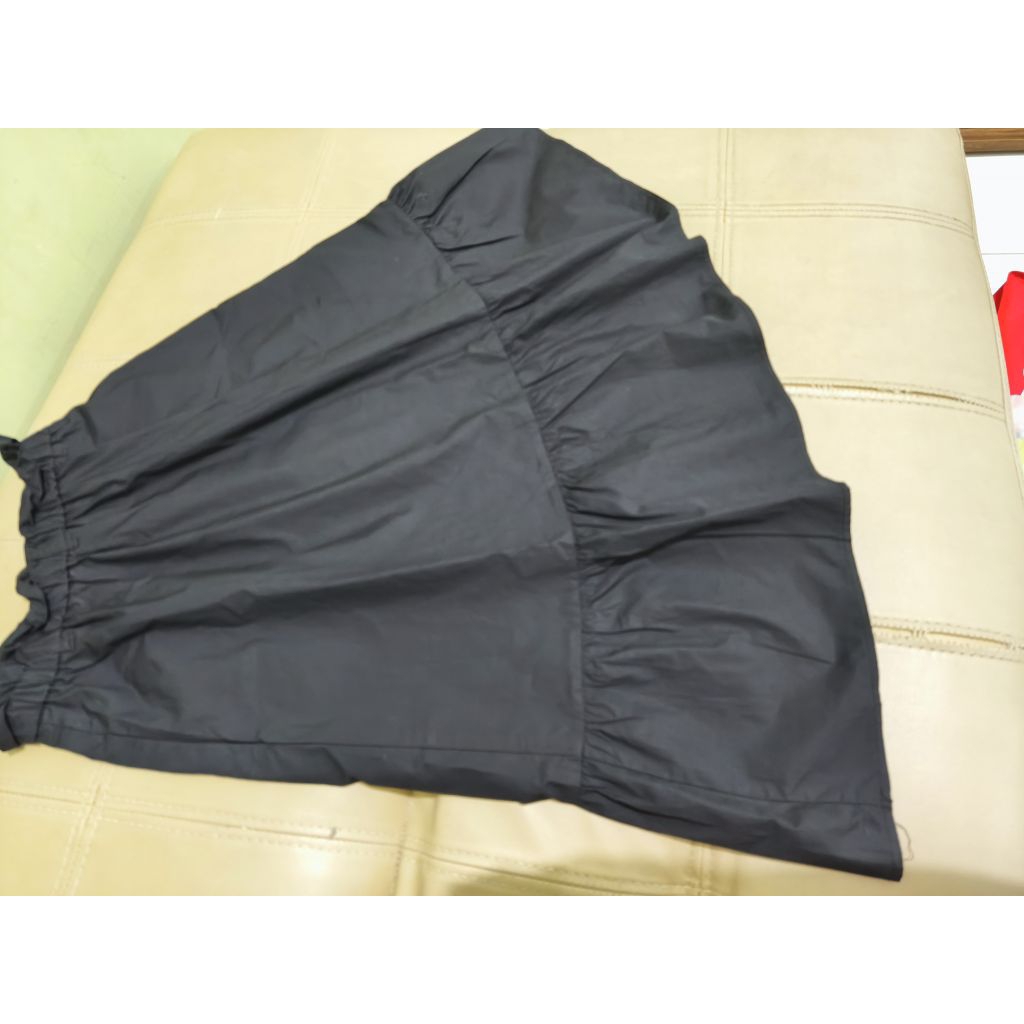 rok skirt uniqlo hitam like new