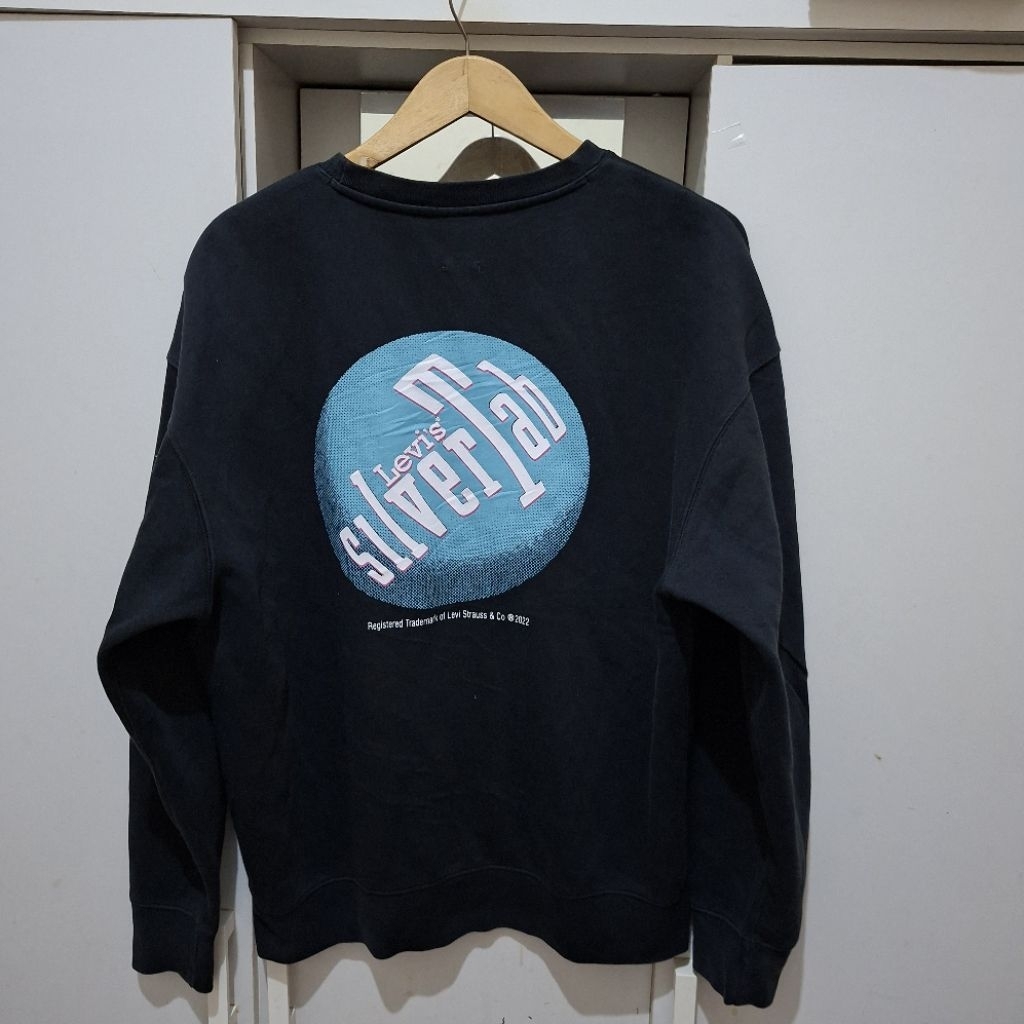 l3v1s silvertab crewneck big logo