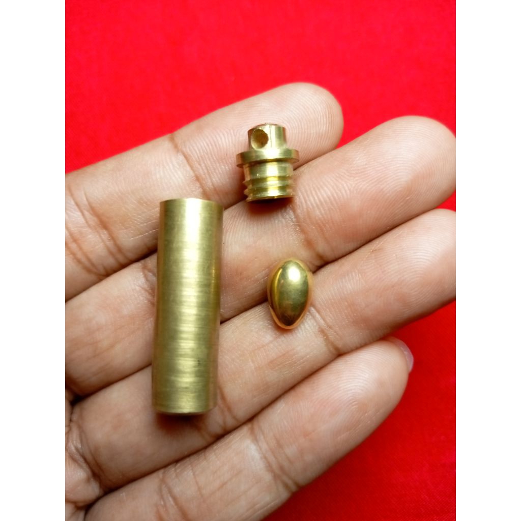 Liontin tabung Kuningan dan biji oval Kuningan. j