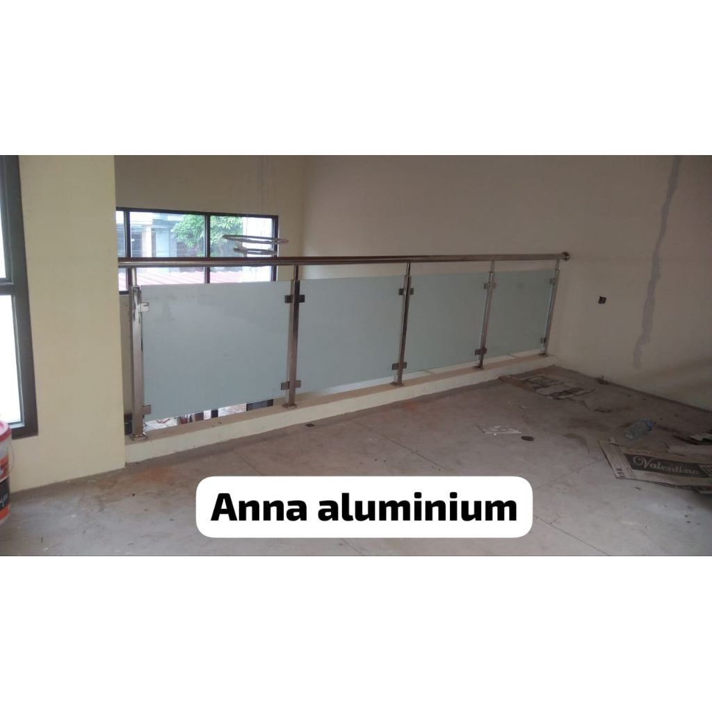 Partisi Kaca Tempered Railing Tangga  Dan Railing Balkon Kaca 12 mm / 10 mm Tempered