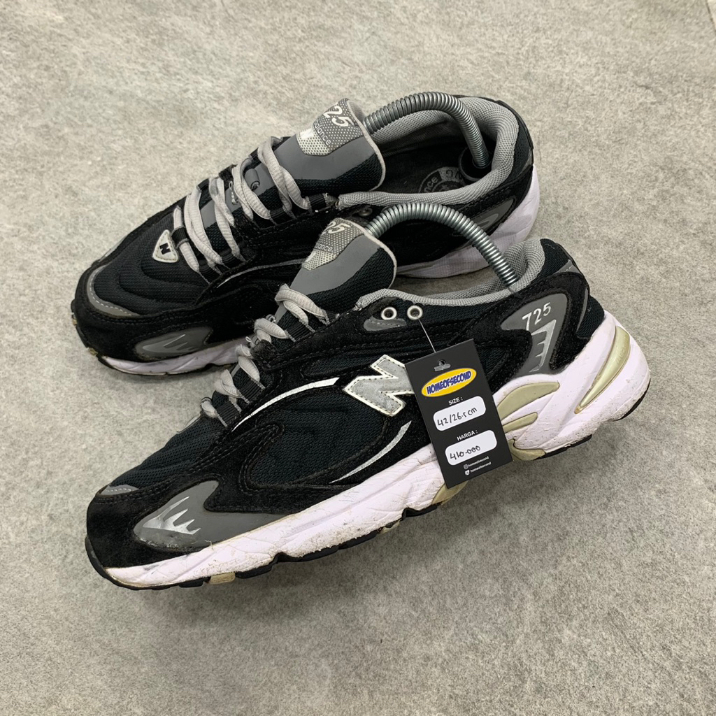 New Balance 725 Black