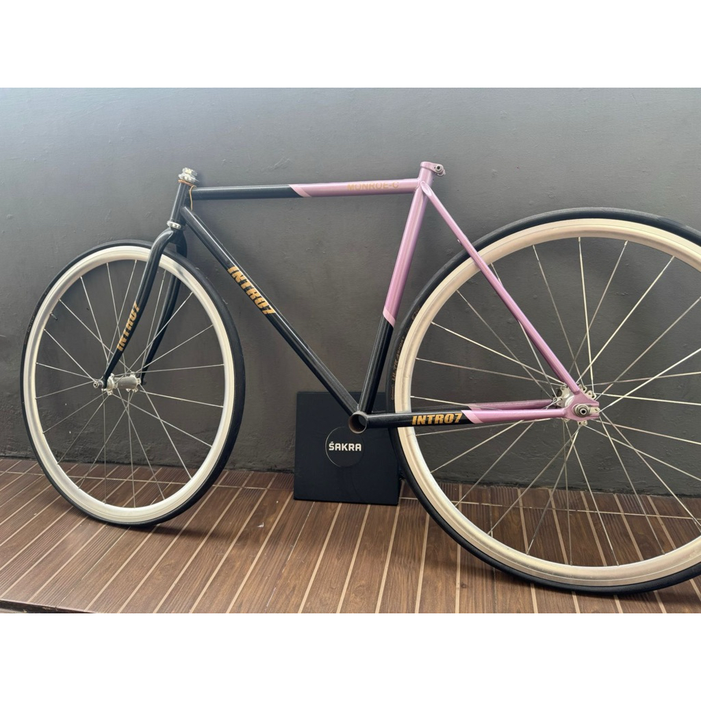 Frame intro 7 monroe kondisi bekas like new