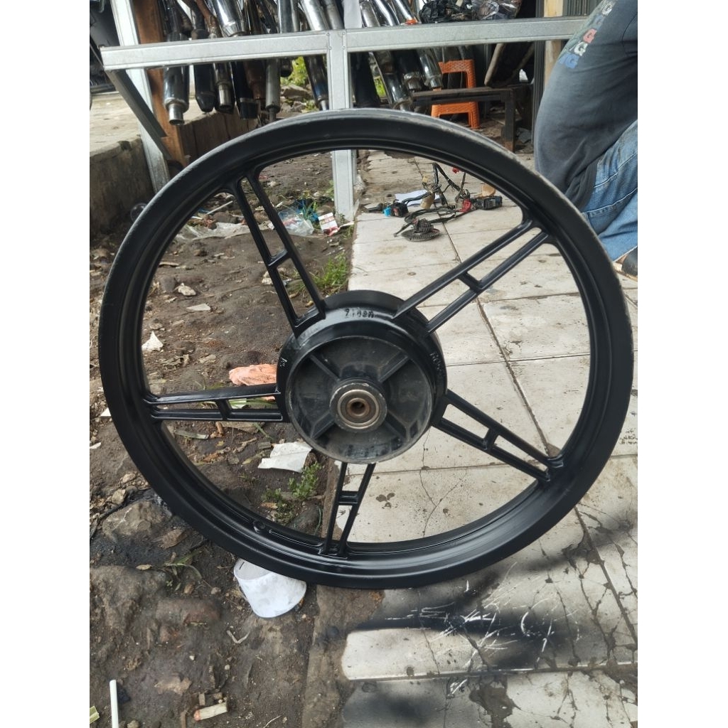 velg/pelek racing bagian belakang motor Jupiter z vega R original