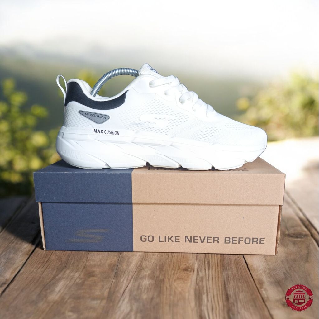 SEPATU RUNNING SKCHRS SIZE 44 INSOLE 28