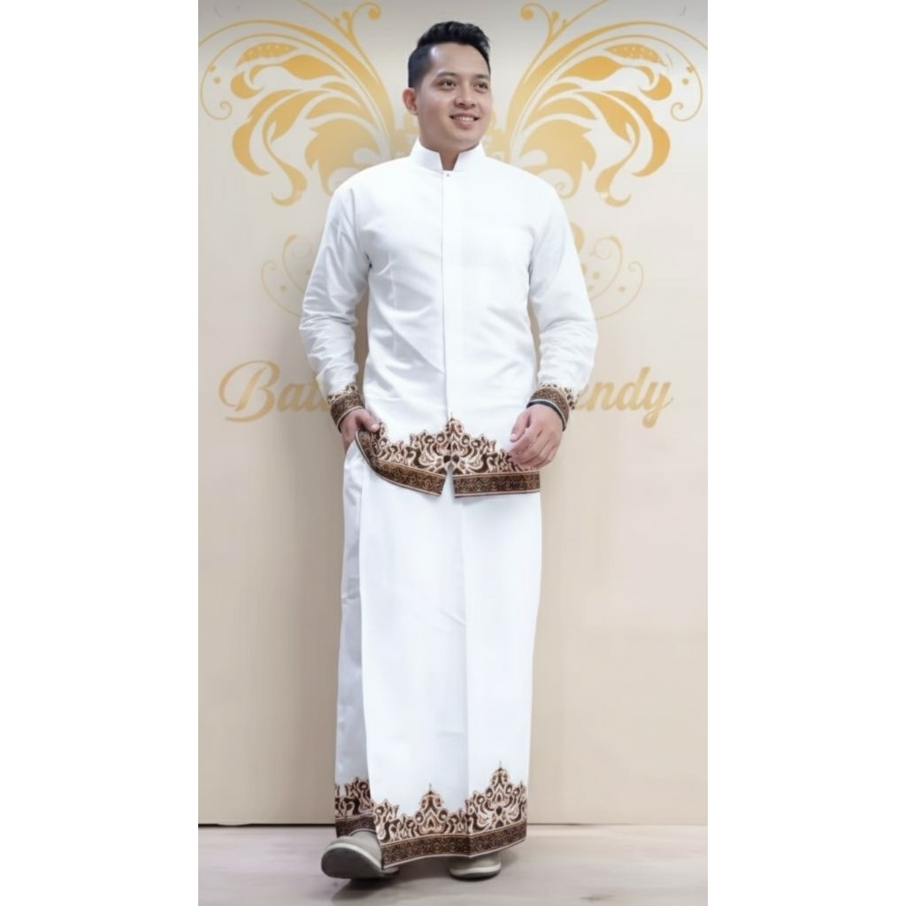 Batik Solo Trendy - SATU SET KOKO DAN SARUNG TUMPAL PUTIH KOKO DAN SARUNG BATIK SOLO KAIN HALUS MURA