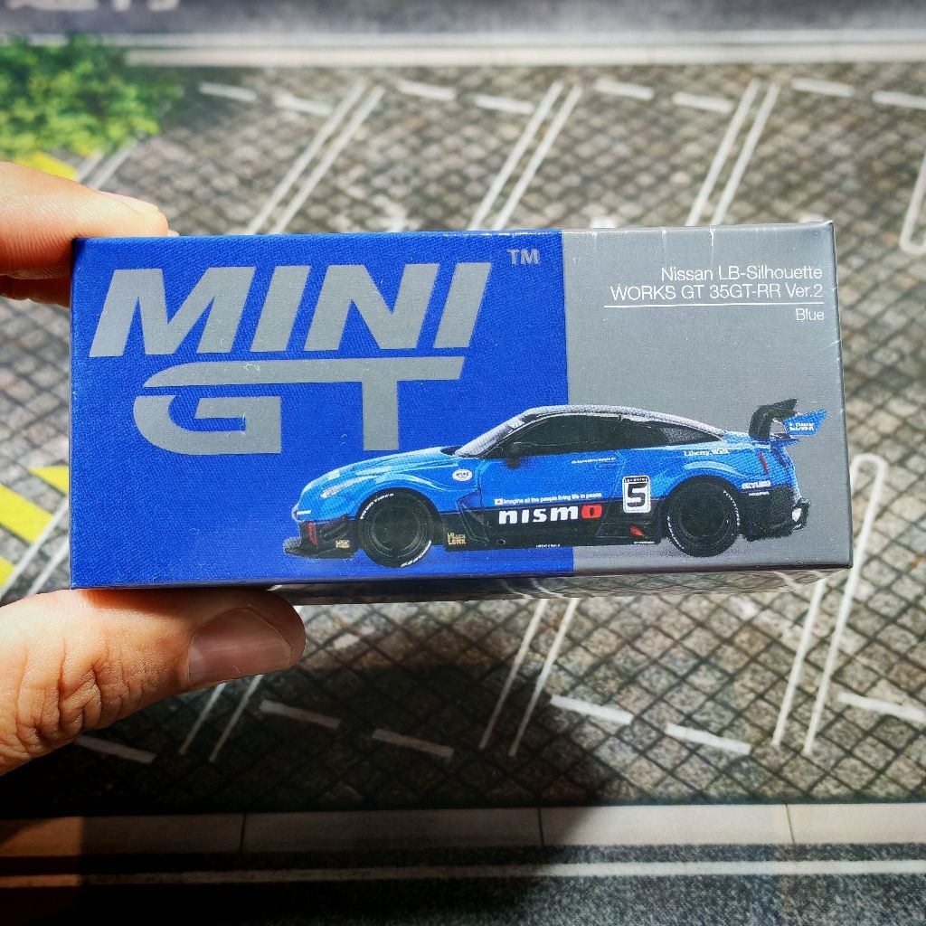 Mini GT R35 biru lbwk nismo #1124 lbwk r35 biru minigt