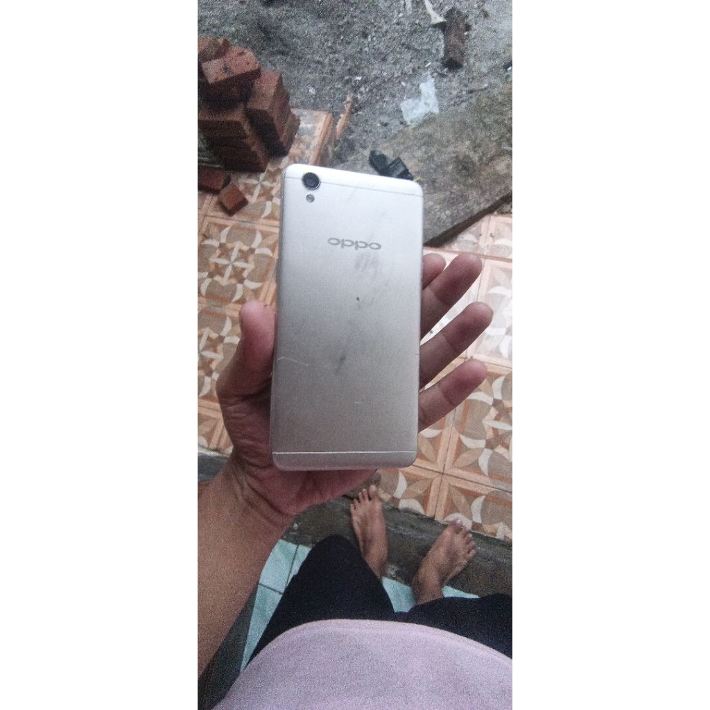 hp oppo a37f minus retak sentuh joss masi mulus bodi mulus ram 2.16 gb 4g