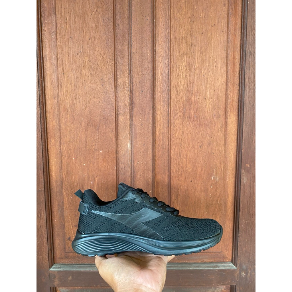Diadora Mono Black
