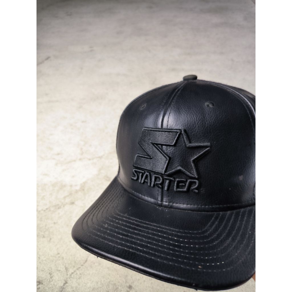 Topi Snapback STARTER Cap Icon Logo Blackout Black Leather