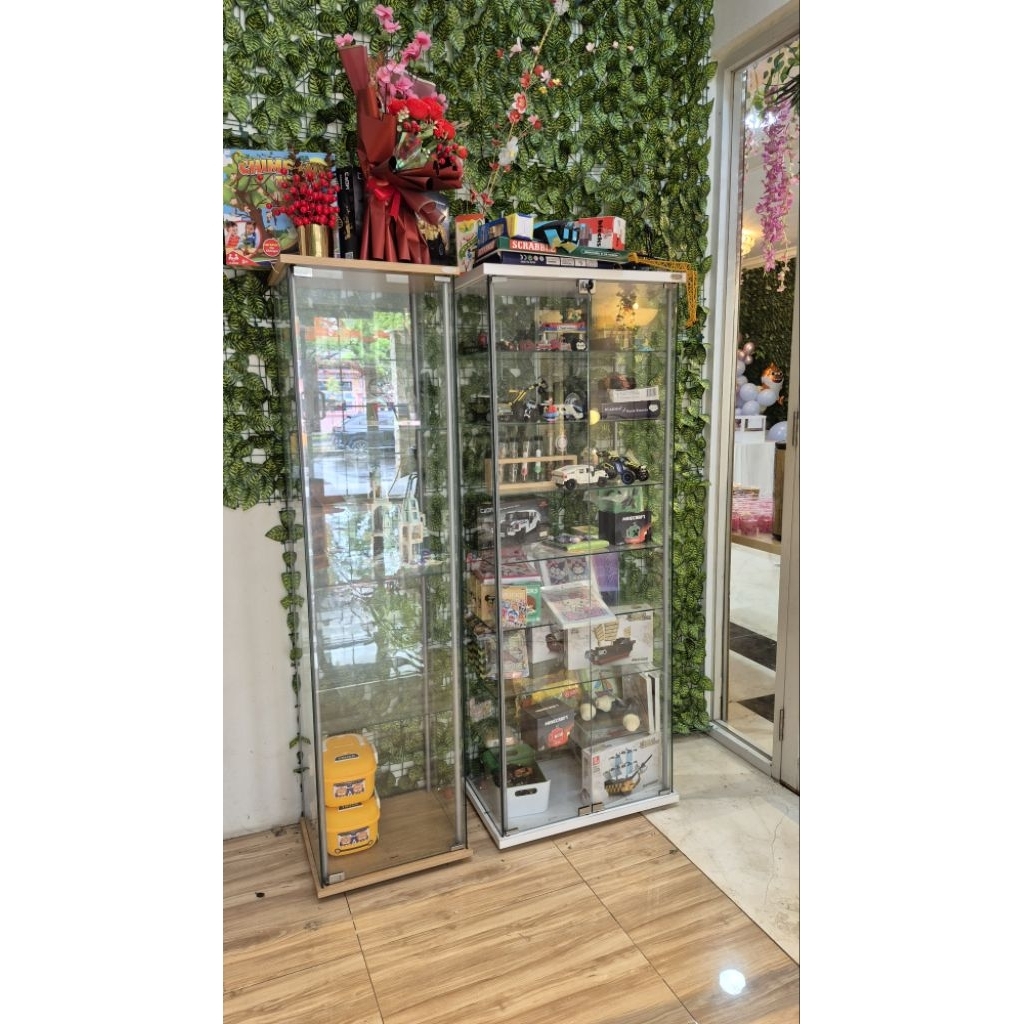 AMBIL DI LOKASI preloved lemari kaca pajangan merk informa curio