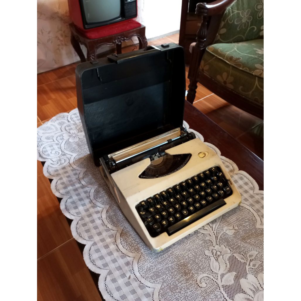 Mesin Tik Ketik Jadul Antik Vintage Lawas Tua Kuno Retro