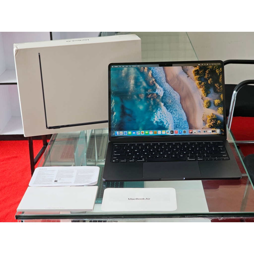 Macbook Air 2022 Apple M2 Chip Ex Ibox Ram 8 GB 512 GB Flash Storage slim Premium Laptop