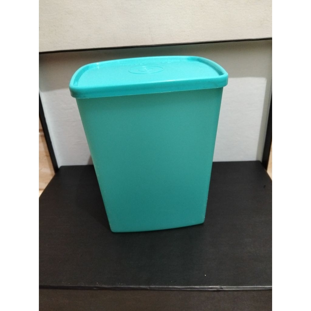 New Base Large Square Tupperware