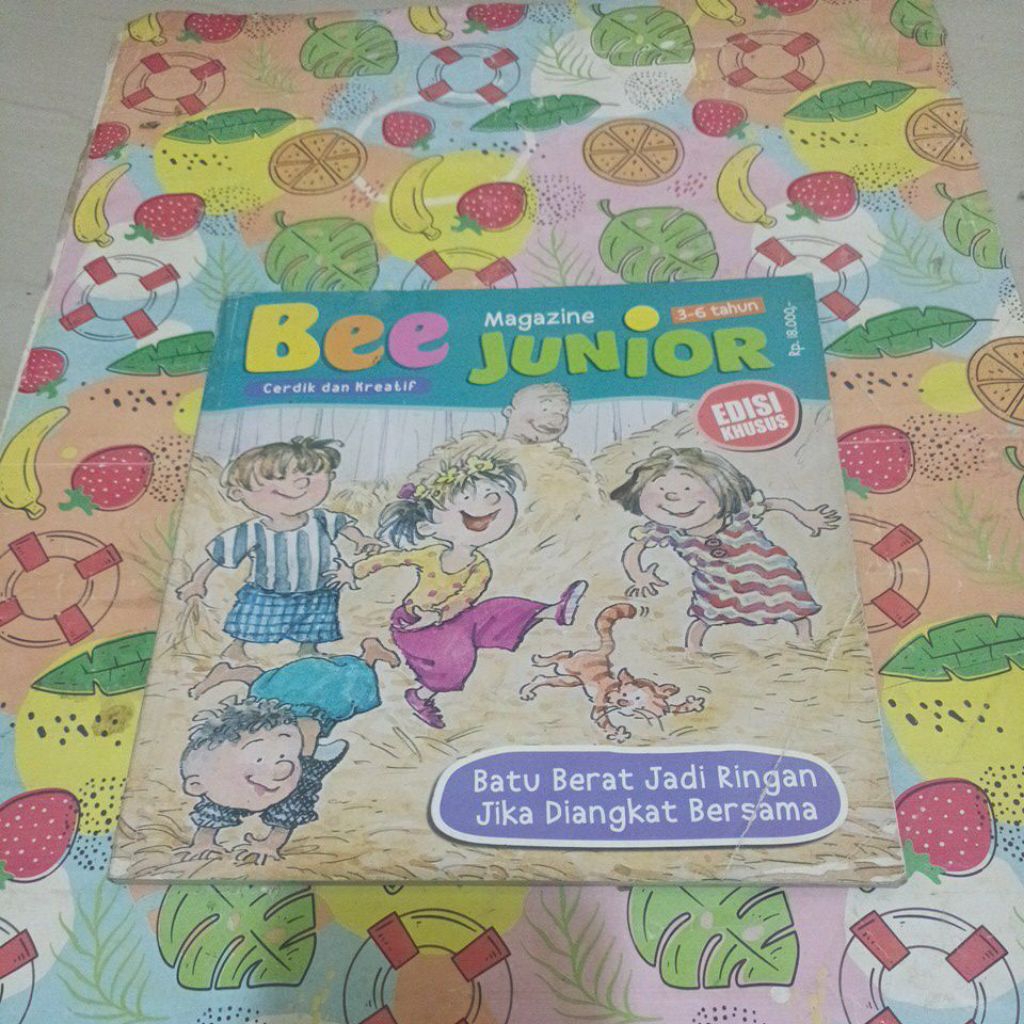 Buku Bee Magazine junior - Batu berat jadi ringan jika diangkat bersama