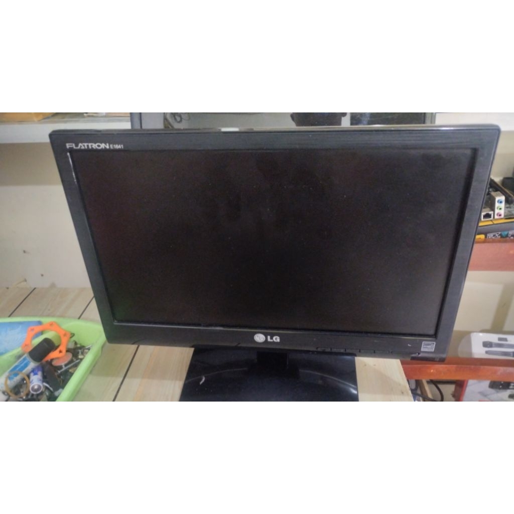 monitor LG 16"