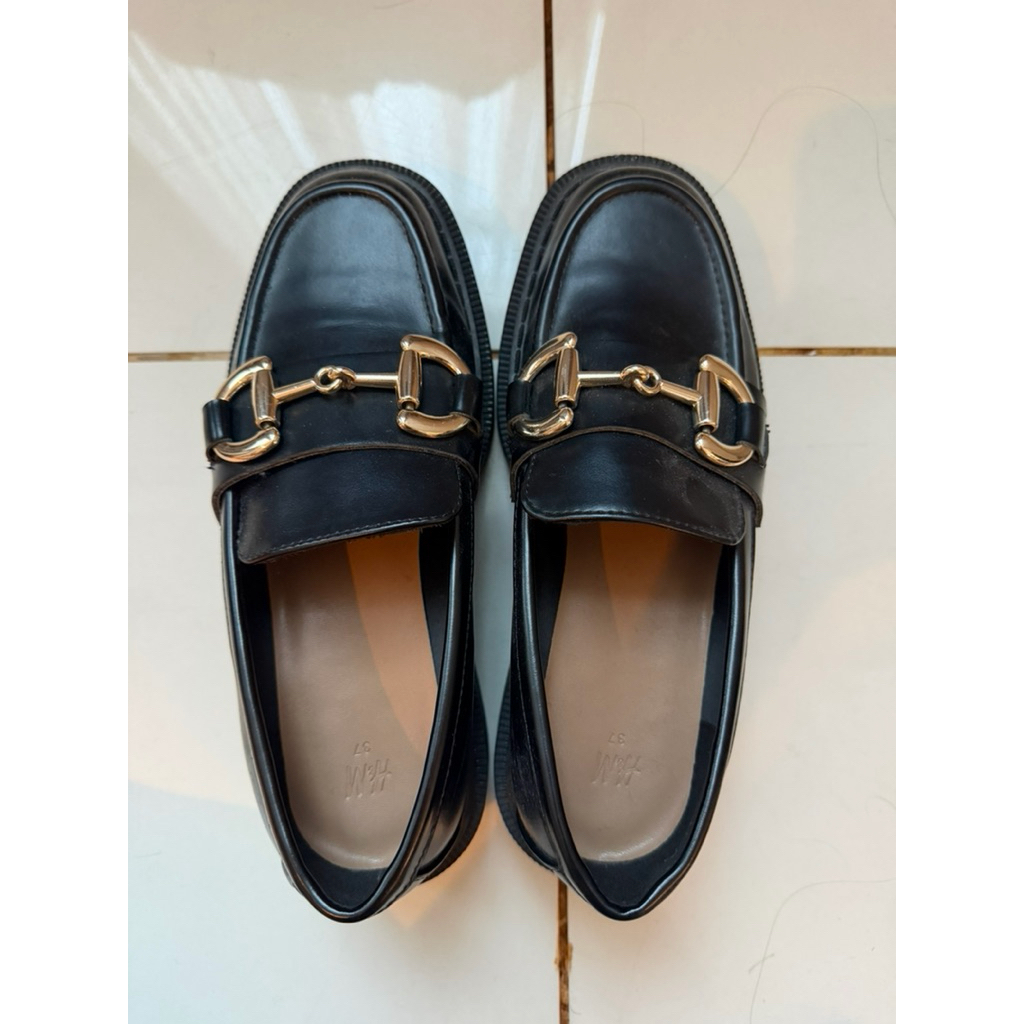 Sepatu Wanita Loafers Preloved – Size 37 (Like New)
