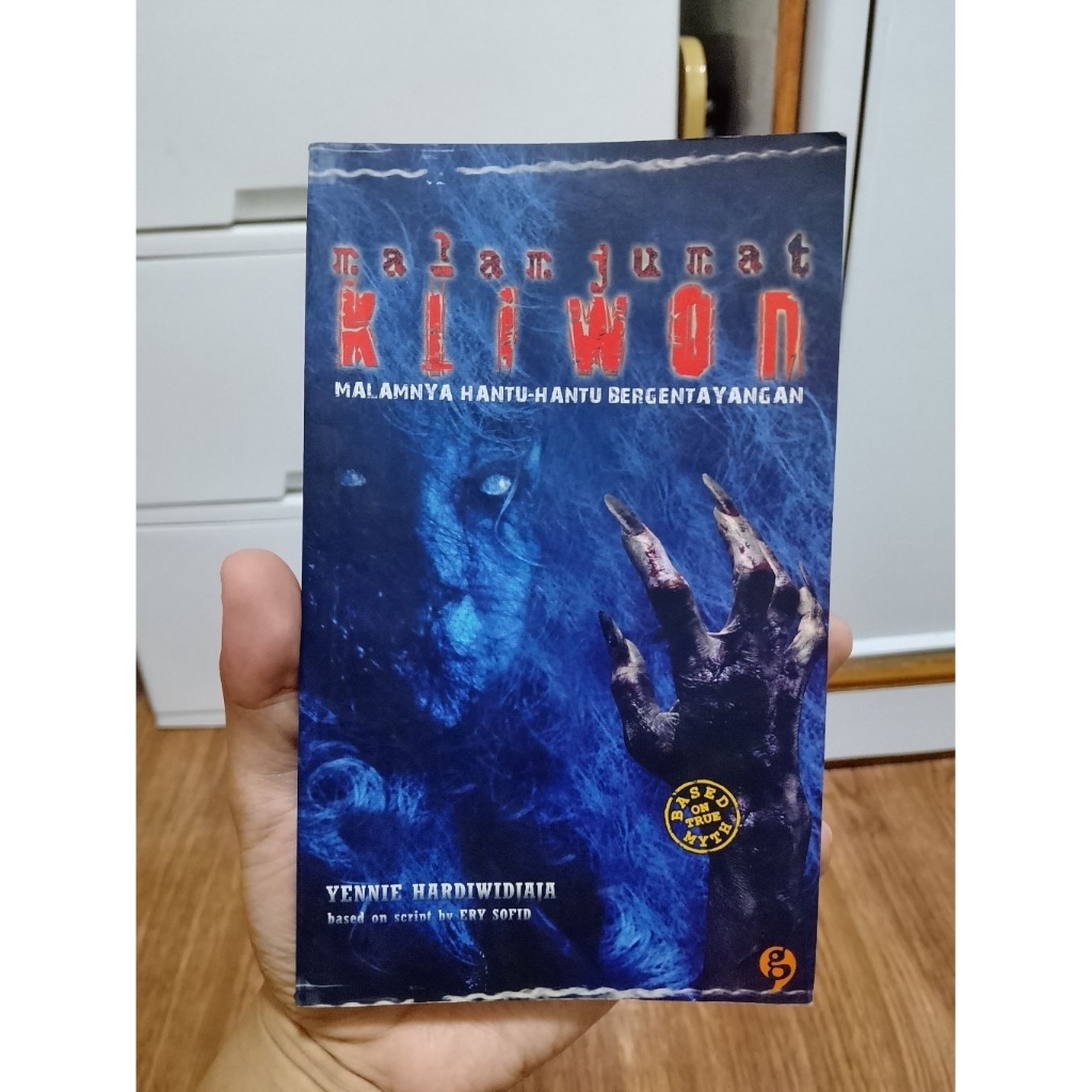 Buku Novel Horor Misteri "Malam Jumat Kliwon", Preloved