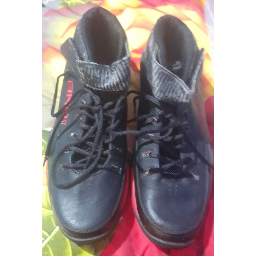 Preeloved Sepatu And 1 Basket