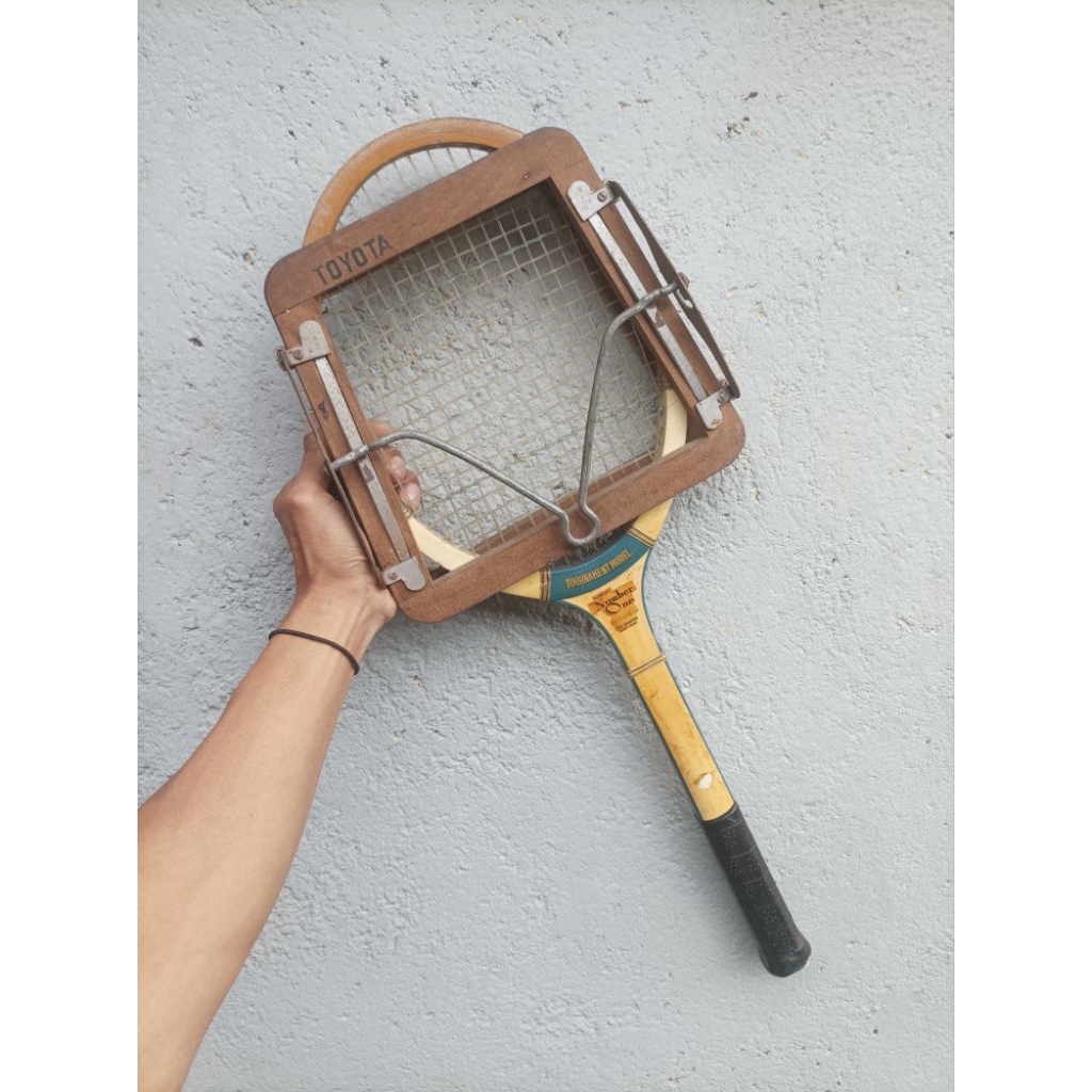 raket outfit padel kayu jadul