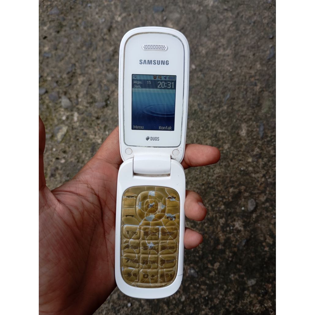 Samsung E1272 DUOS SAMSUNG CARAMEL HP LIPAT JADUL