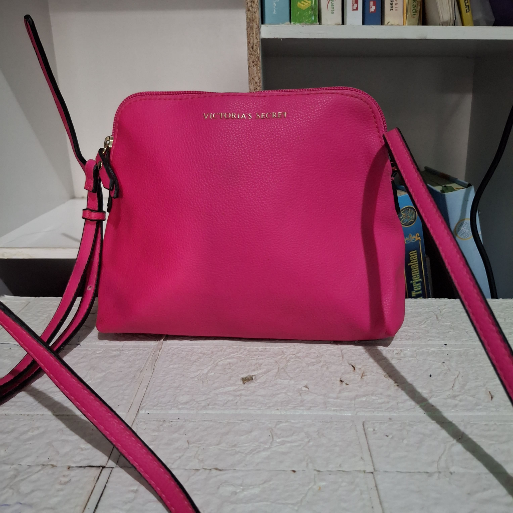 Preloved Tas Selempang Victoria Secret