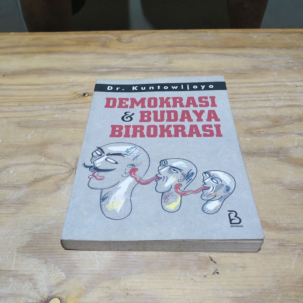 Buku Demokrasi & Budaya Birokrasi