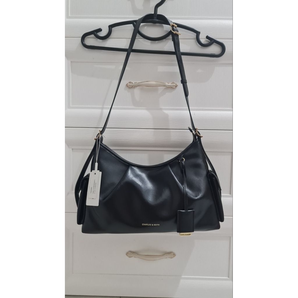 Charles & Keith Bag Tas CK Sling Bag Wanita Tas Hitam Tas Selempang Pocket