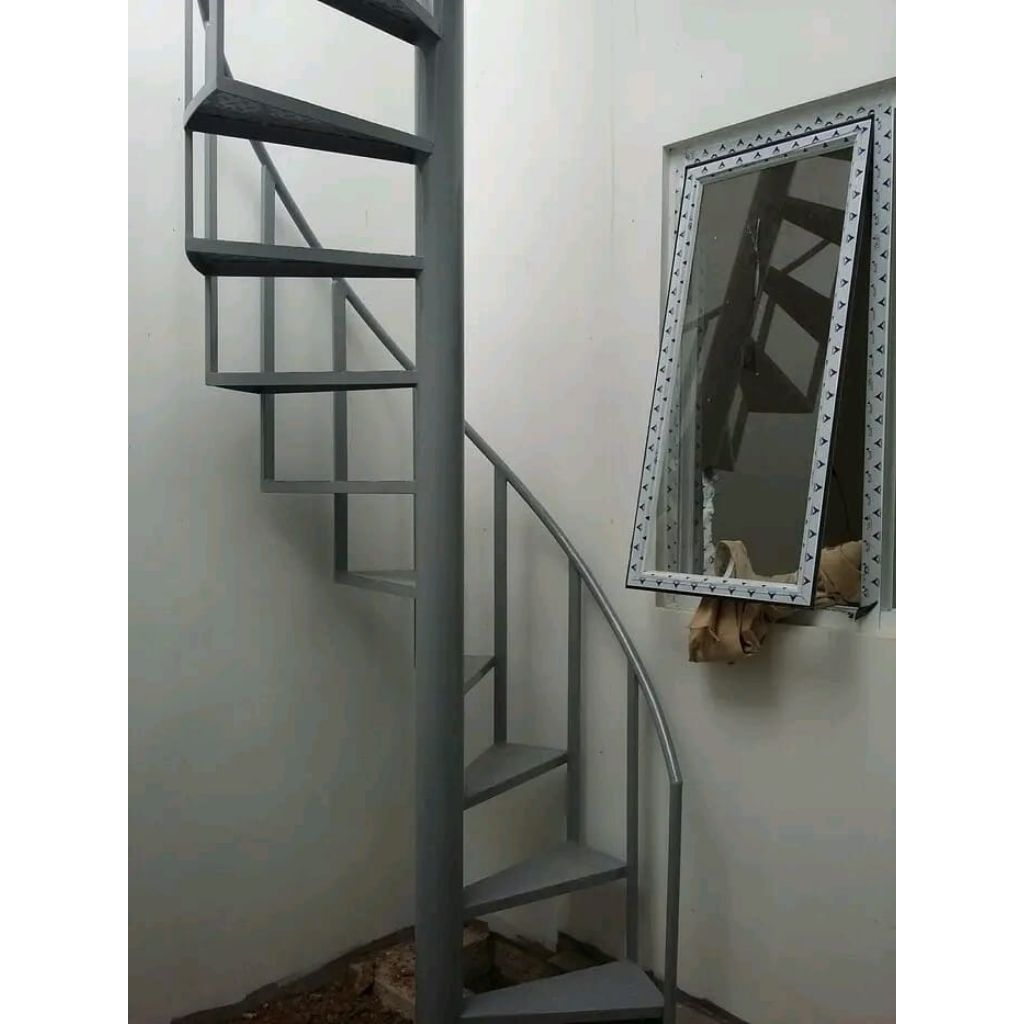tralis besi tangga putar
