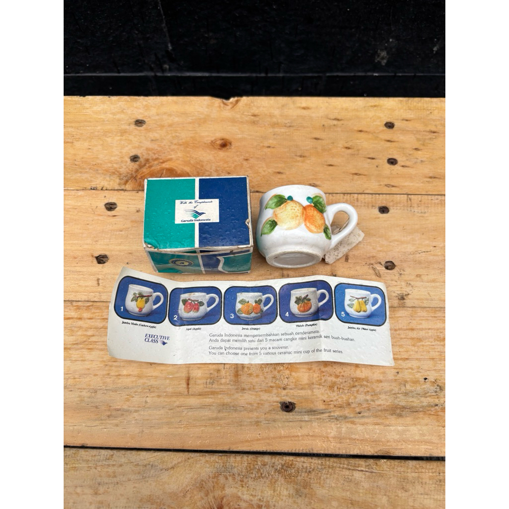 Merchandise Vintage Executive First Class Garuda Indonesia