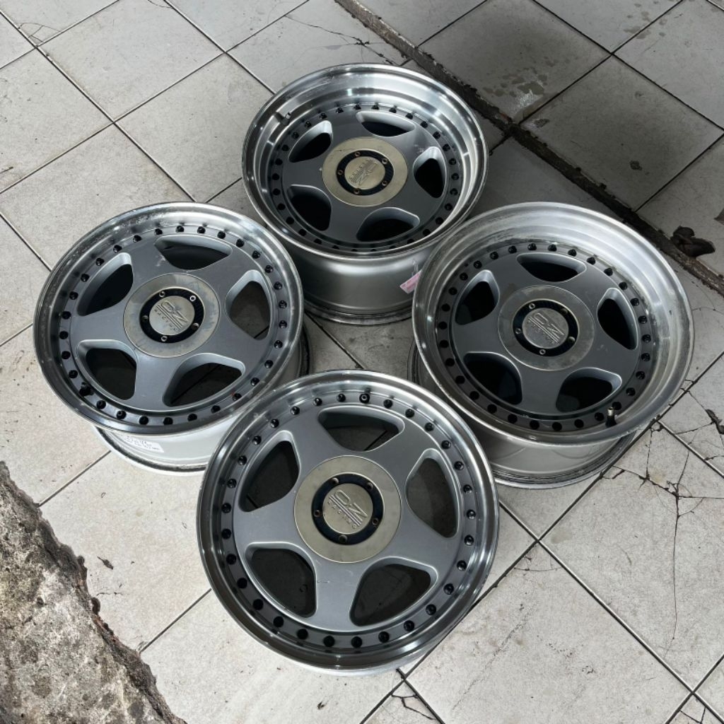 Velg Mobil Bekas Oz Racing Ring 15 Lebar 7/8 pcd 4x100/114,3 Et38/30