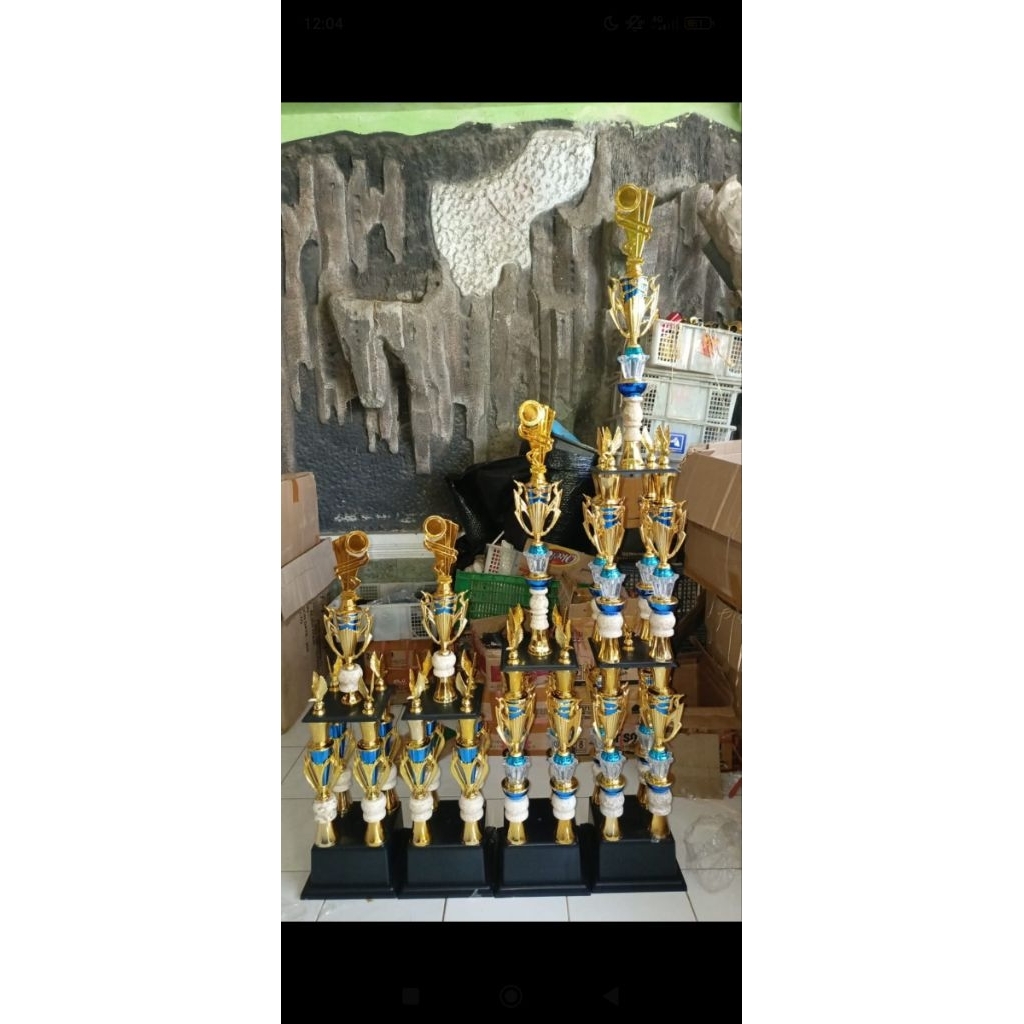 Piala kaki 4| Tropi kejuaraan| Tropi set